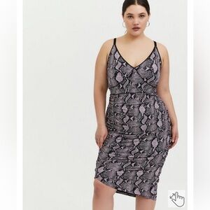 TORRID MAUVE PINK SNAKESKIN PRINT STUDIO KNIT RUCHED BODYCON DRESS NWT Size  3